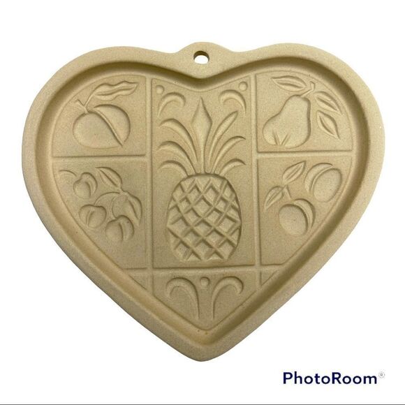 The Pampered Chef hospitality Pineapple Heart Cookie Mold 2001 Stoneware - Picture 2 of 6